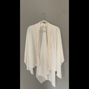 shawl with lacy trim